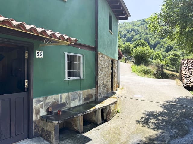 5 bedroom Townhouse for sale in Quirós with garage - € 180,000 (Ref: 10004941)