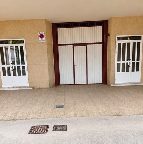 Garage for sale in León city - € 12,900 (Ref: 10006077)