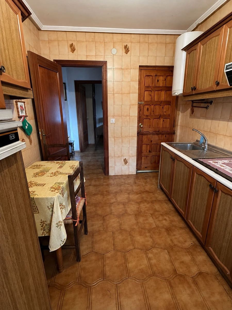 2 sypialnia Finka/Dom wiejski na sprzedaż w Matallana de Torio z garażem - 50 000 € (Ref: 10006078)