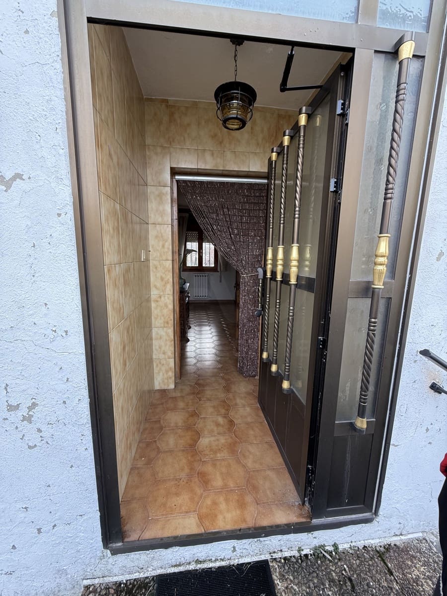 2 sypialnia Finka/Dom wiejski na sprzedaż w Matallana de Torio z garażem - 50 000 € (Ref: 10006078)