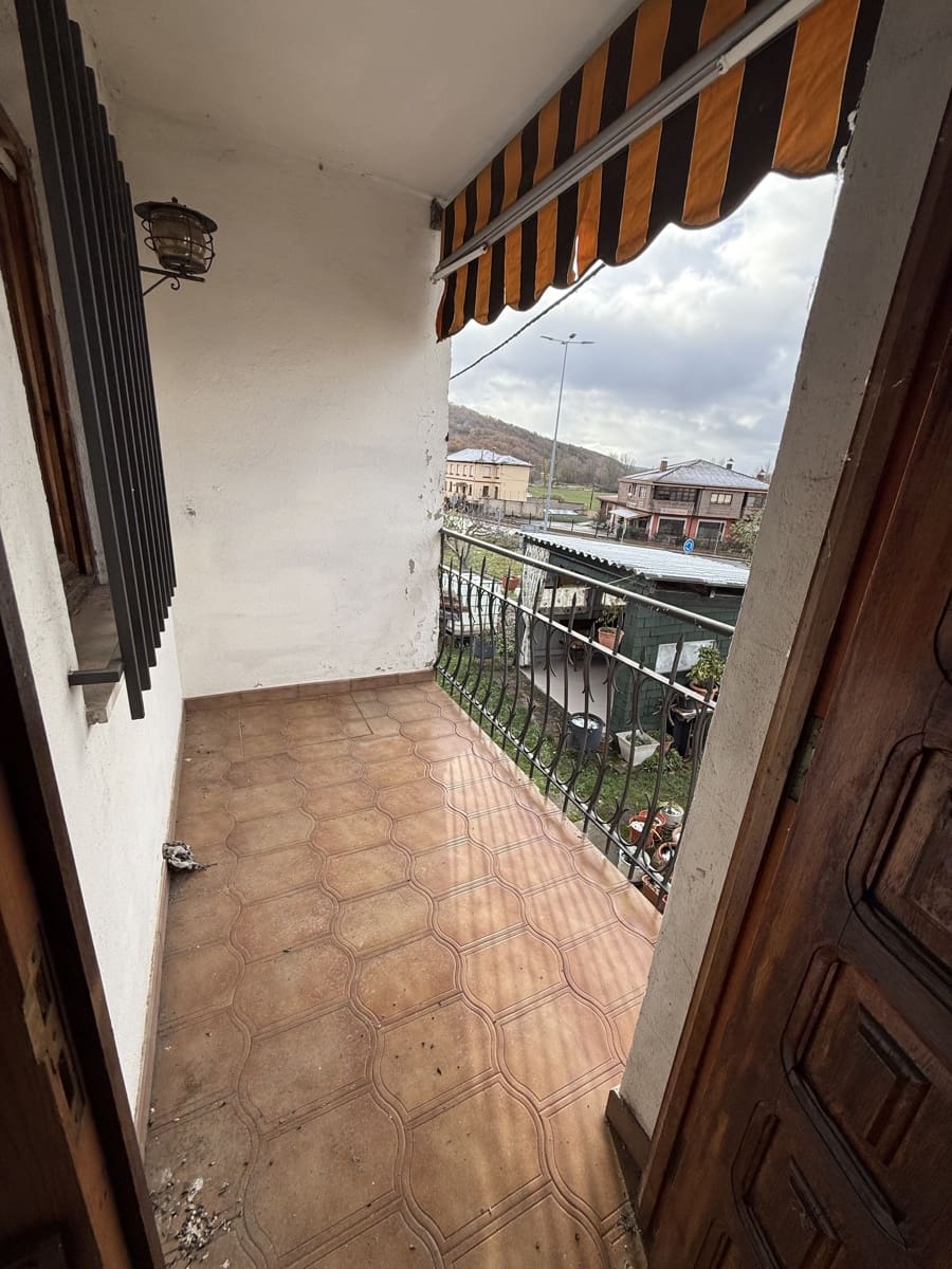 2 sypialnia Finka/Dom wiejski na sprzedaż w Matallana de Torio z garażem - 50 000 € (Ref: 10006078)