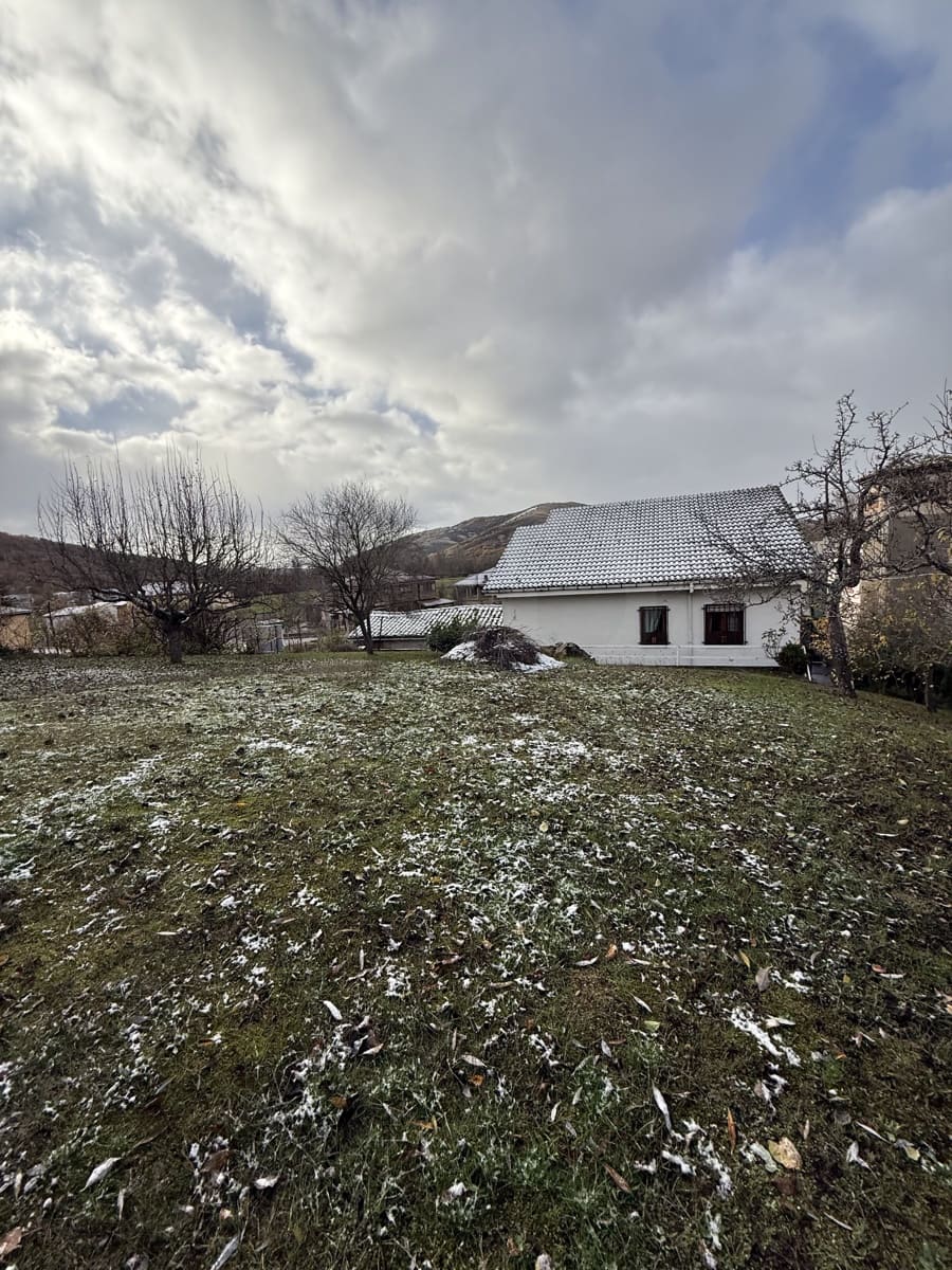 2 sypialnia Finka/Dom wiejski na sprzedaż w Matallana de Torio z garażem - 50 000 € (Ref: 10006078)