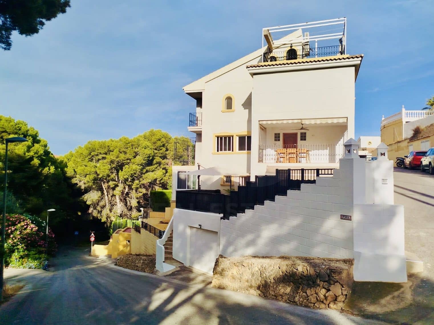 4 soverom Hus til salgs i La Nucia med svømmebasseng garasje - € 425 000 (Ref: 10006137)