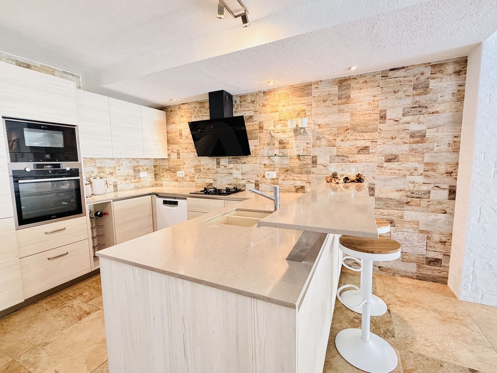 4 soverom Hus til salgs i La Nucia med svømmebasseng garasje - € 425 000 (Ref: 10006137)