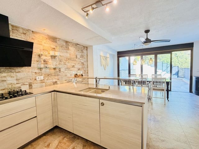 4 soverom Hus til salgs i Barranco Hondo - Varadero  , La Nucia med svømmebasseng garasje - € 425 000 (Ref: 10006137)