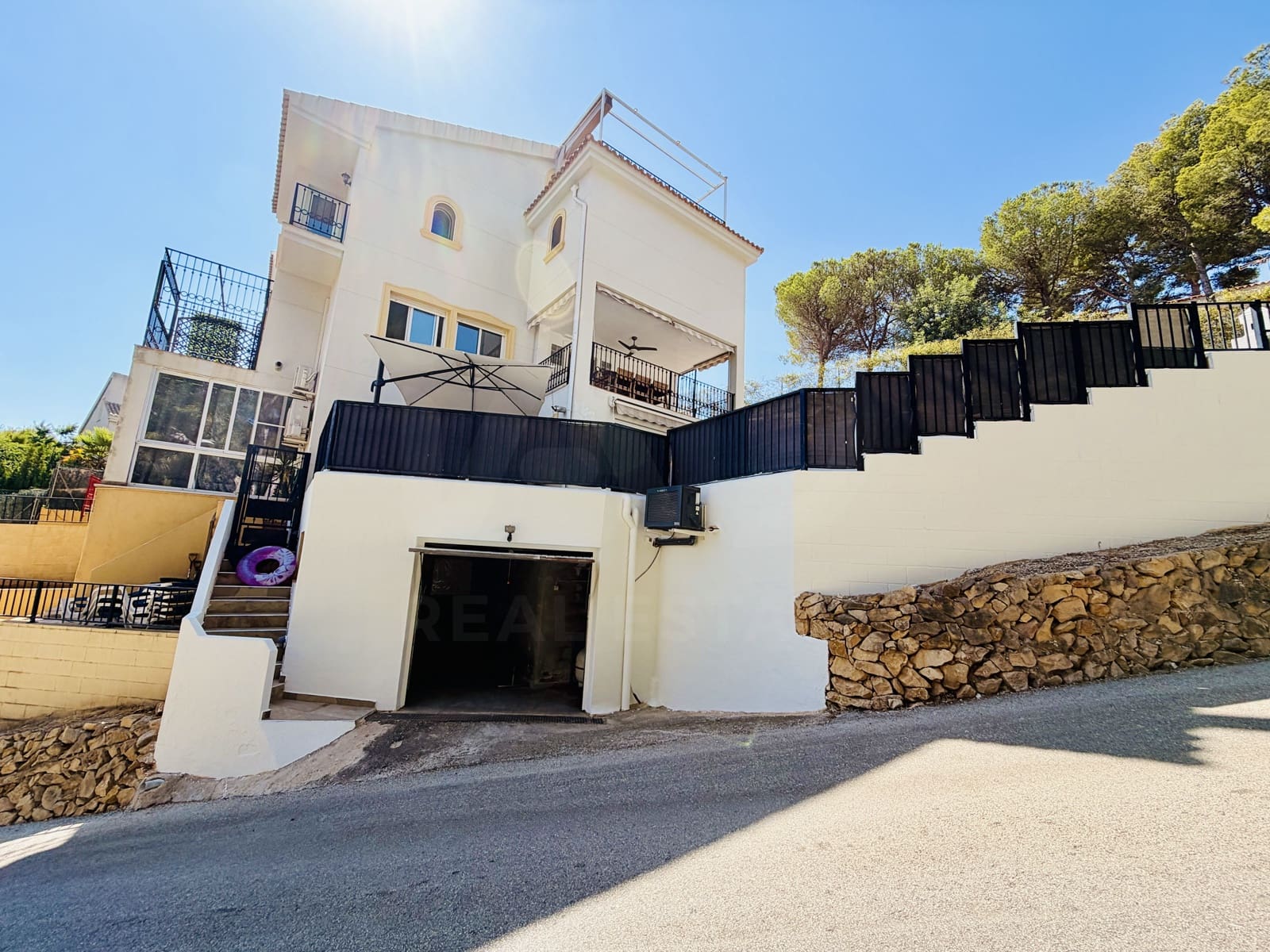 4 soverom Hus til salgs i La Nucia med svømmebasseng garasje - € 425 000 (Ref: 10006137)