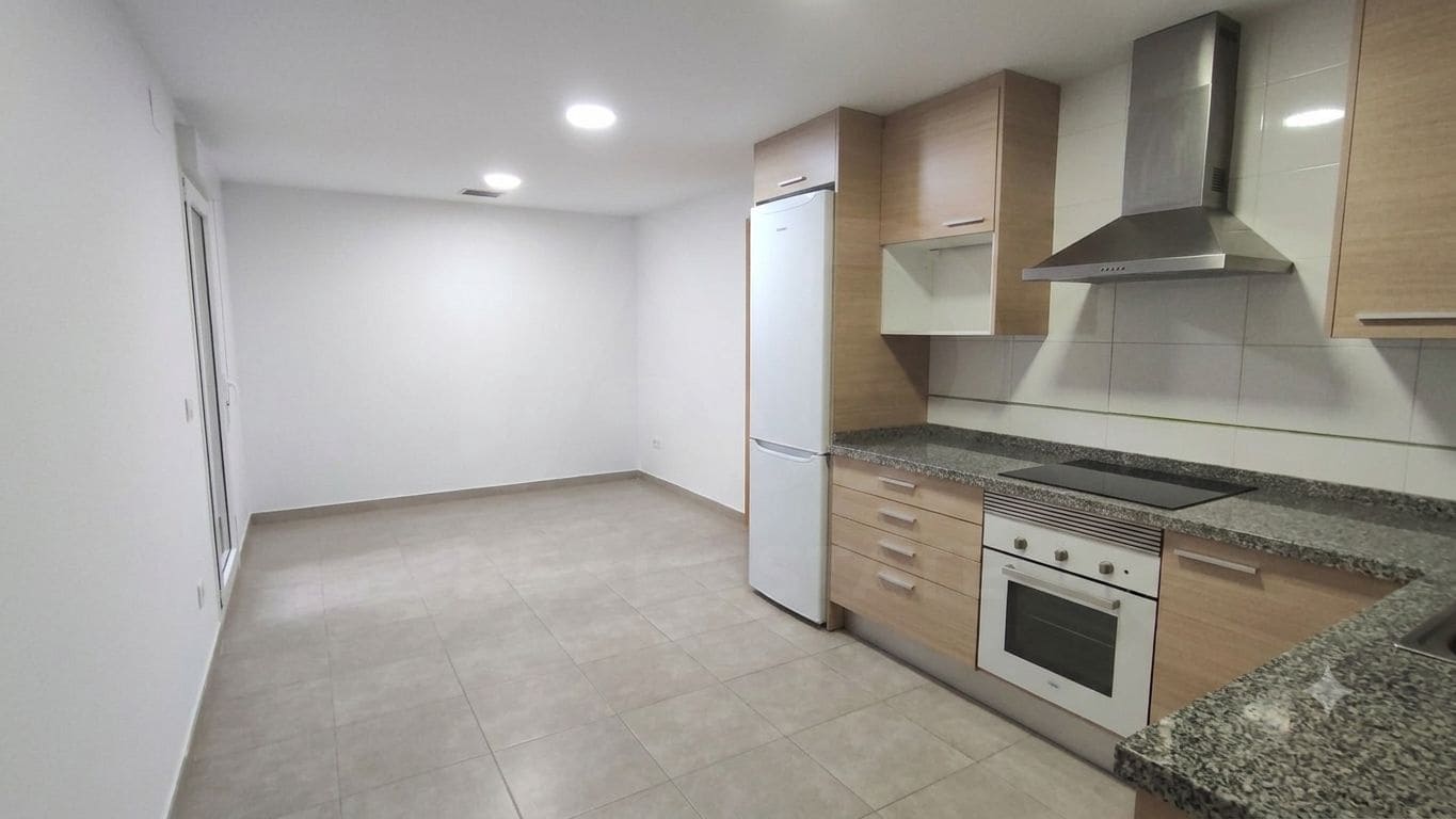 3 bedroom Apartment for rent in Almassora / Almazora with garage - € 800 (Ref: 10006705)
