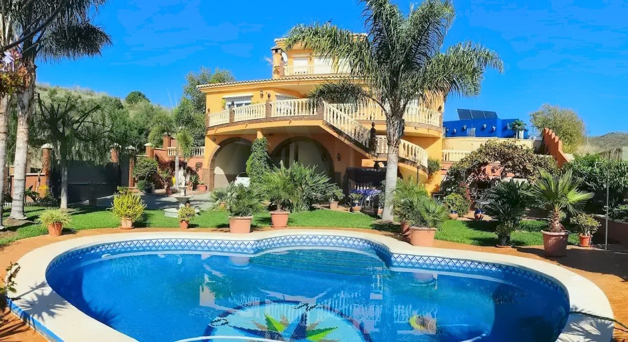 7 soverom Villa til salgs i Rincon de la Victoria med svømmebasseng garasje - € 1 160 000 (Ref: 10007141)