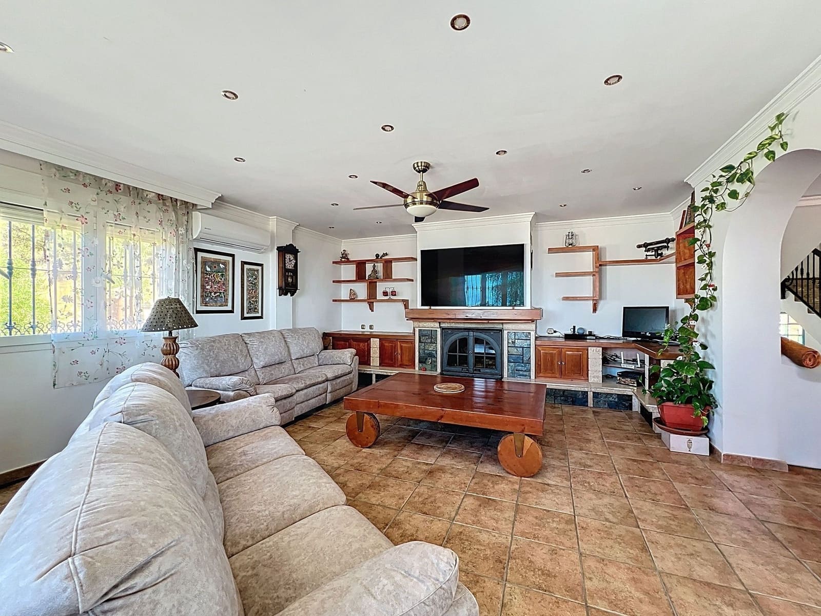 7 soverom Villa til salgs i Rincon de la Victoria med svømmebasseng garasje - € 1 160 000 (Ref: 10007141)
