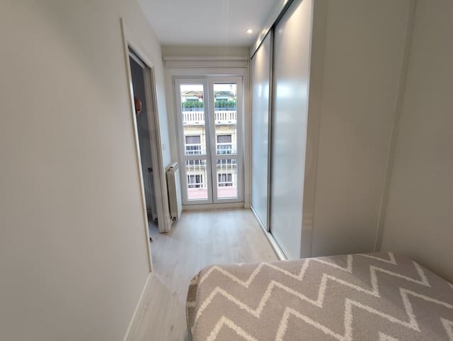 2 slaapkamer Appartement te huur in Donostia-San Sebastián - € 4.500 (Ref: 10007145)