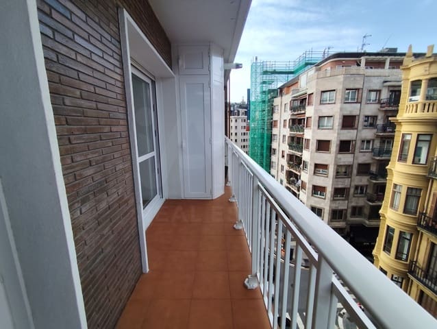 2 slaapkamer Appartement te huur in Donostia-San Sebastián - € 4.500 (Ref: 10007145)