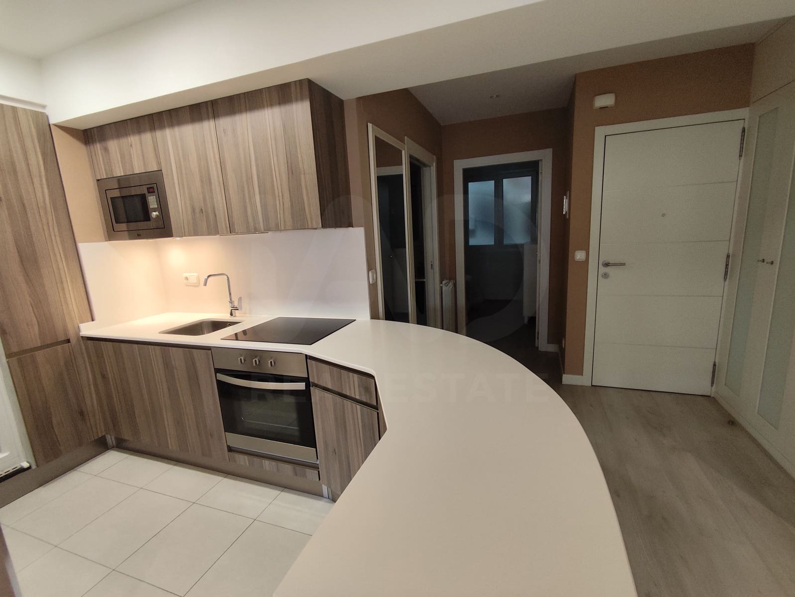 2 slaapkamer Appartement te huur in Donostia-San Sebastian - € 4.500 (Ref: 10007145)
