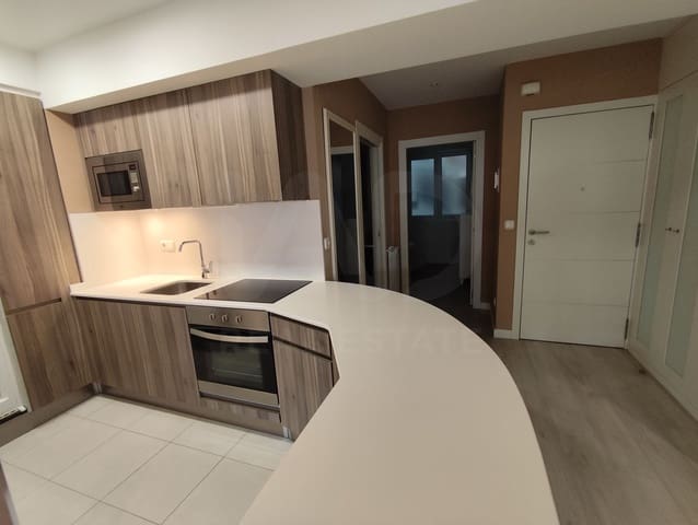 2 slaapkamer Appartement te huur in Donostia-San Sebastián - € 4.500 (Ref: 10007145)