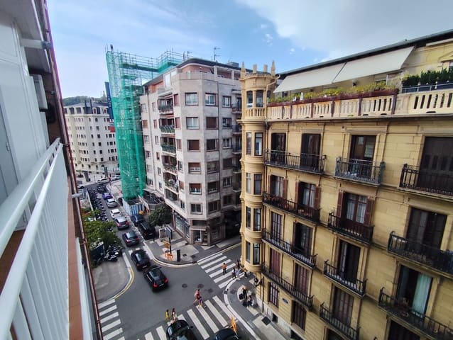 2 slaapkamer Appartement te huur in Donostia-San Sebastián - € 4.500 (Ref: 10007145)