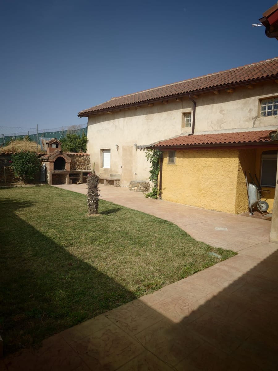 5 chambre Finca/Maison de Campagne à vendre à Matadeon de los Oteros - 180 000 € (Ref: 10007146)