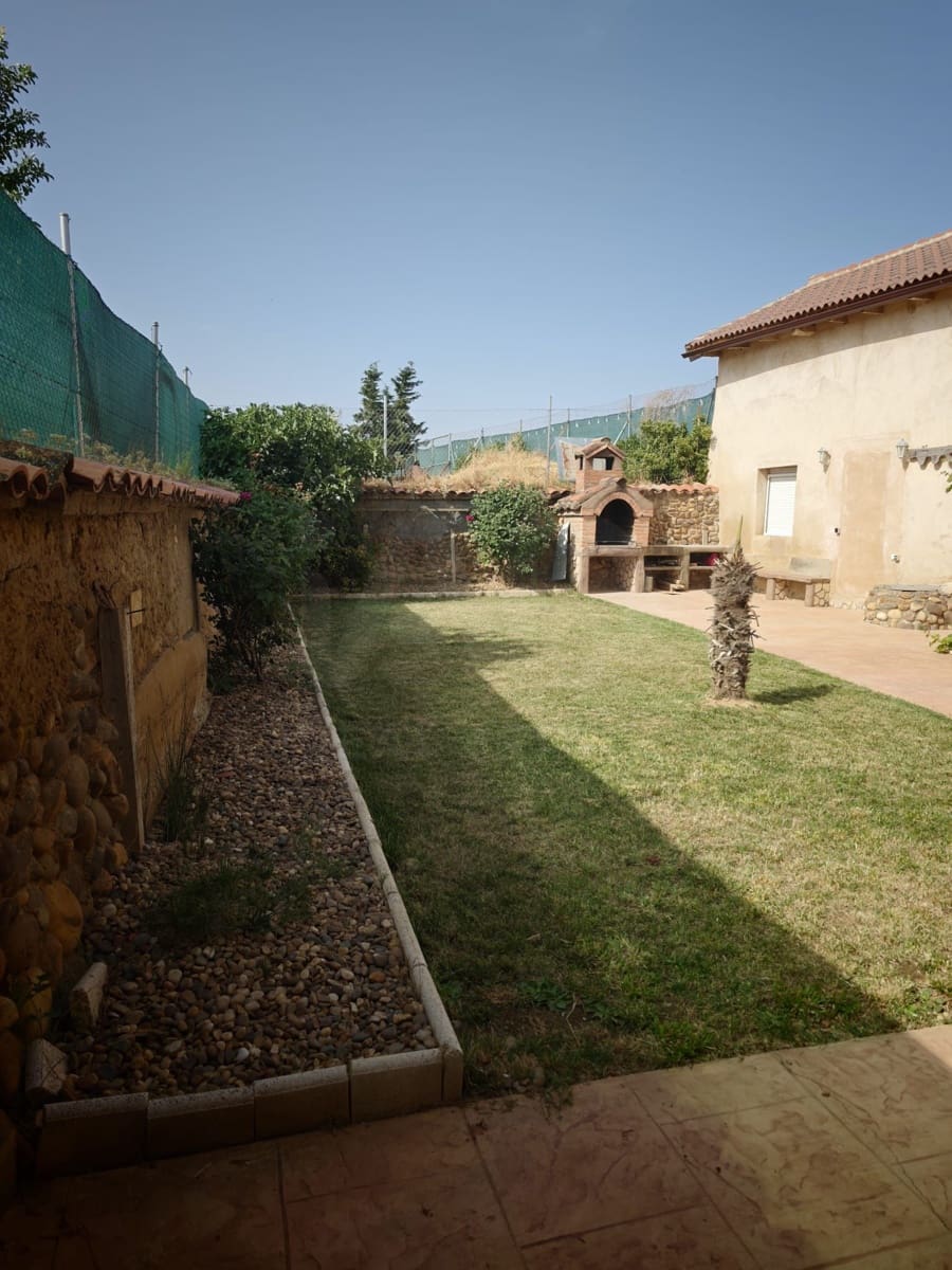 5 chambre Finca/Maison de Campagne à vendre à Matadeon de los Oteros - 180 000 € (Ref: 10007146)