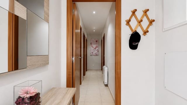 4 makuuhuone Omakotitalo myytävänä paikassa Riudecanyes - 259 500 € (Ref: 10007464)
