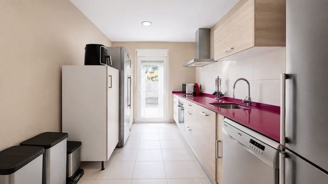 4 makuuhuone Omakotitalo myytävänä paikassa Riudecanyes - 259 500 € (Ref: 10007464)