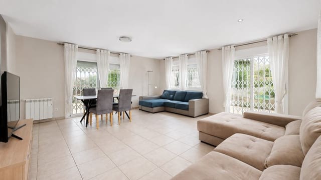 4 makuuhuone Omakotitalo myytävänä paikassa Riudecanyes - 259 500 € (Ref: 10007464)