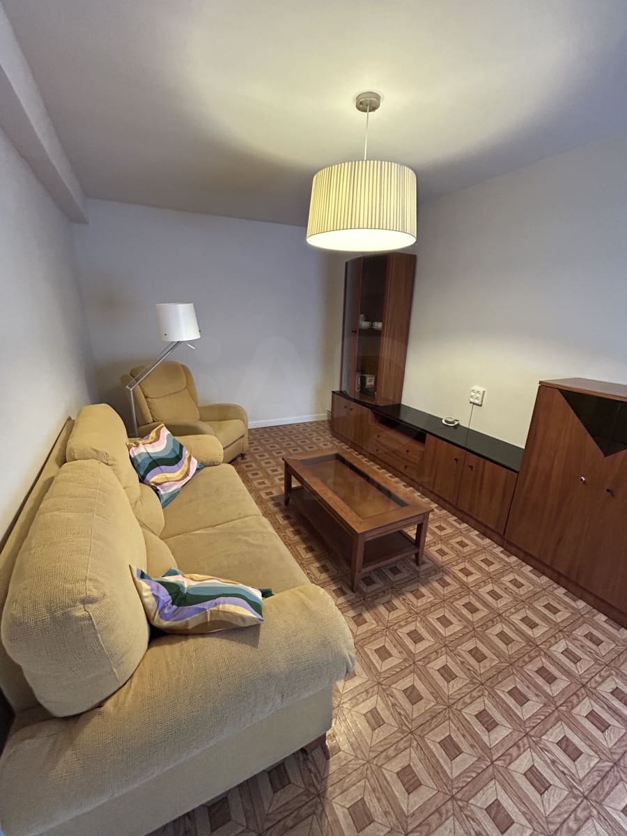 3 slaapkamer Appartement te huur in Leon stad - € 800 (Ref: 10007923)