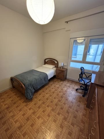 Appartement de 3 chambres à louer à León ville - 800 € (Ref: 10007923)