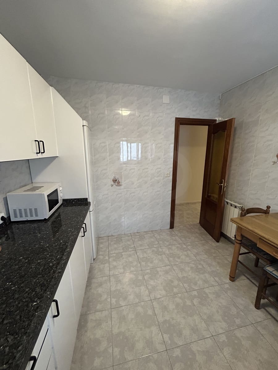 3 slaapkamer Appartement te huur in Leon stad - € 800 (Ref: 10007923)