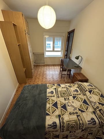 Appartement de 3 chambres à louer à León ville - 800 € (Ref: 10007923)