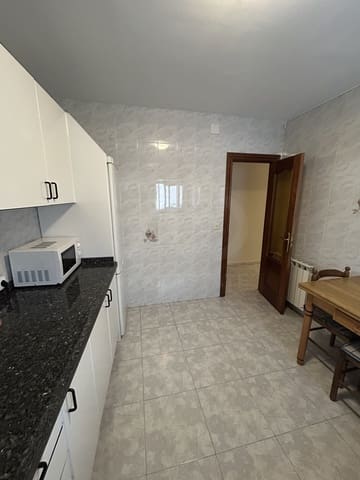 Appartement de 3 chambres à louer à León ville - 800 € (Ref: 10007923)