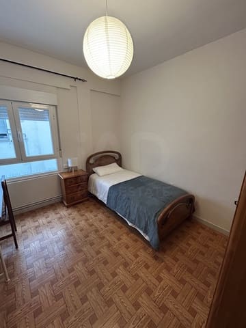 Appartement de 3 chambres à louer à León ville - 800 € (Ref: 10007923)