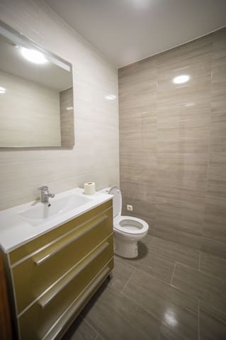 Erhverv til leje i Oviedo med garage - € 2.700 (Ref: 10007924)