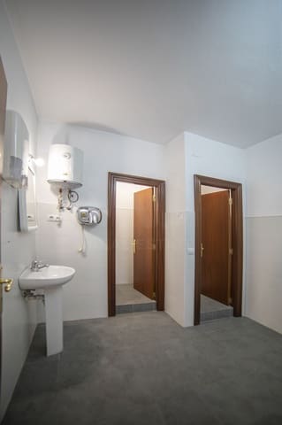 Erhverv til leje i Oviedo med garage - € 2.700 (Ref: 10007924)