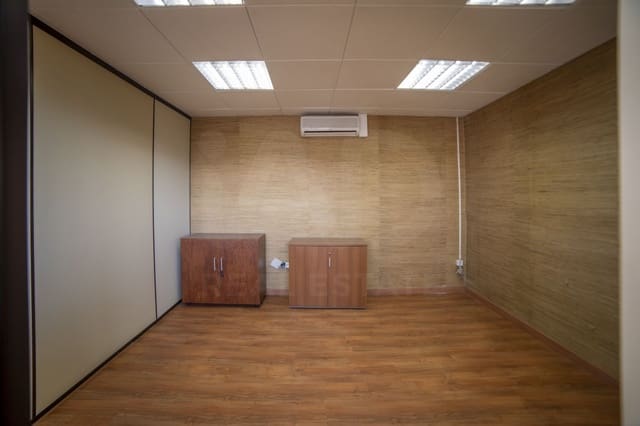 Commercieel te huur in Oviedo met garage - € 2.700 (Ref: 10007924)