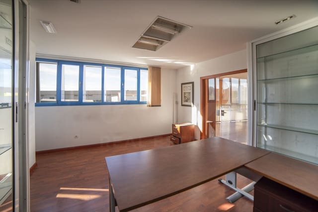 Commercieel te huur in Oviedo met garage - € 2.700 (Ref: 10007924)