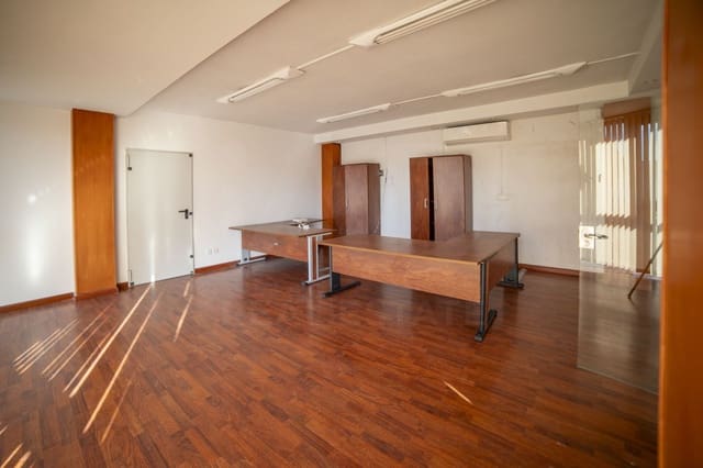 Commercieel te huur in Oviedo met garage - € 2.700 (Ref: 10007924)