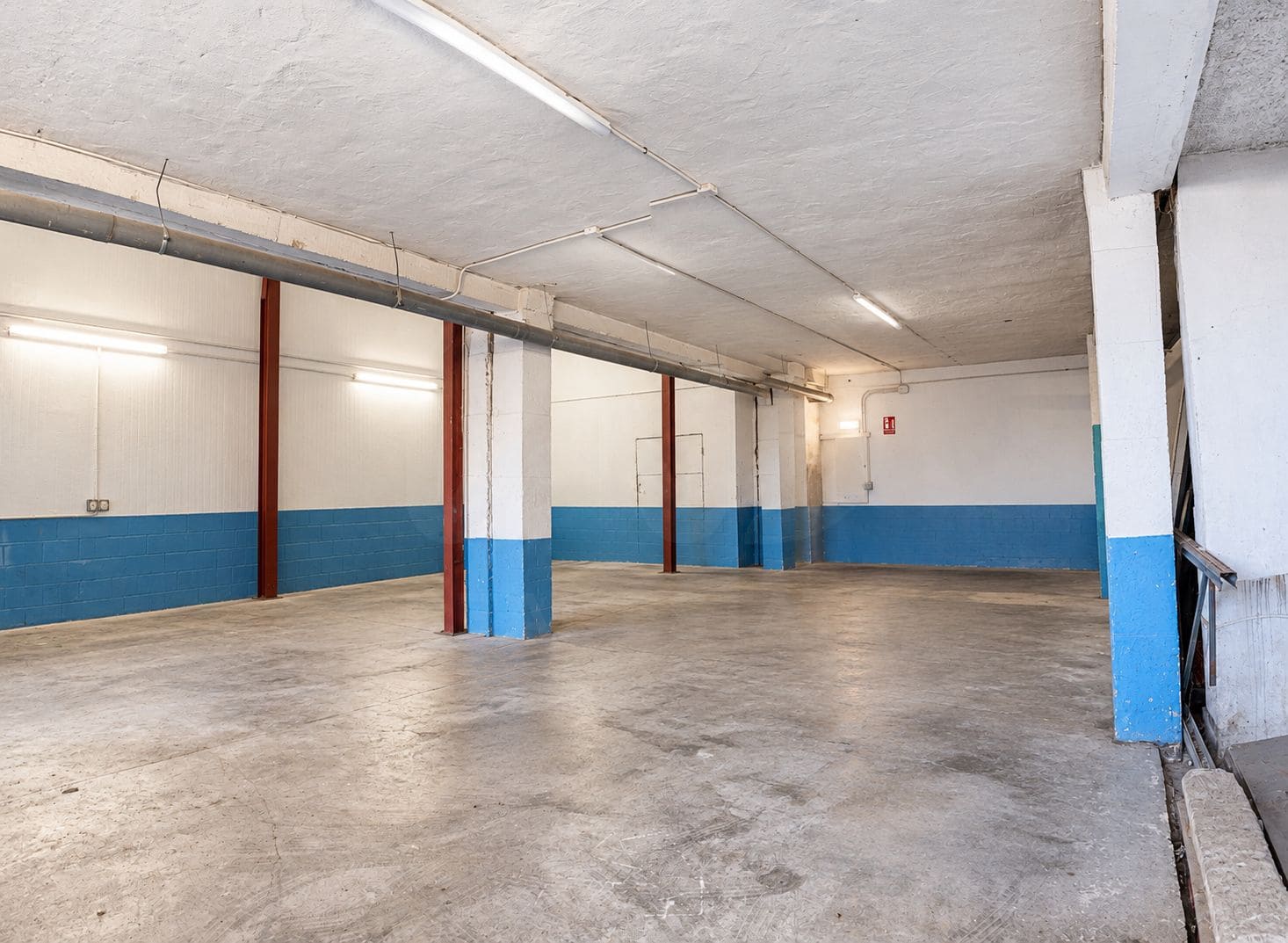Commercial for rent in Oviedo with garage - € 2,650 (Ref: 10007924)