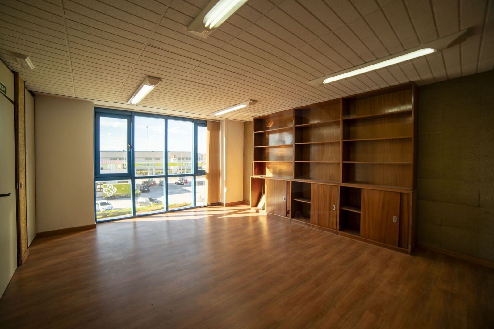 Commercial for rent in Oviedo with garage - € 2,650 (Ref: 10007924)