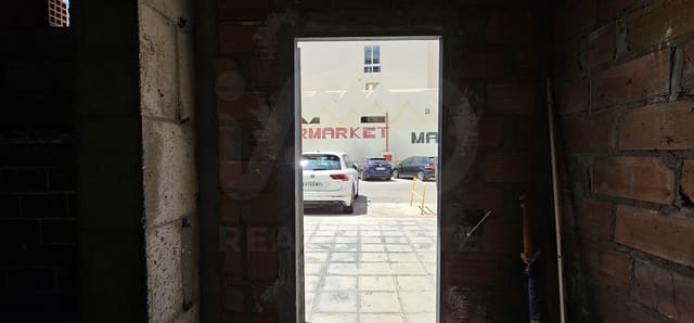 Commercial for sale in Roquetas de Mar - € 230,000 (Ref: 10007926)