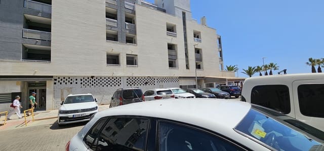 Commercial for sale in Roquetas de Mar - € 230,000 (Ref: 10007926)