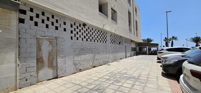 Commercial for sale in Roquetas de Mar - € 230,000 (Ref: 10007926)