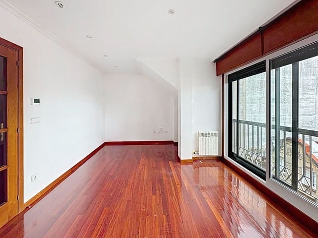 2 bedroom Apartment for rent in Pontevedra city - € 900 (Ref: 10007928)