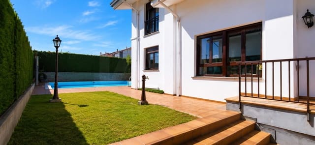 4 bedroom Townhouse for sale in Ajo, Bareyo with pool garage - € 490,000 (Ref: 10008024)