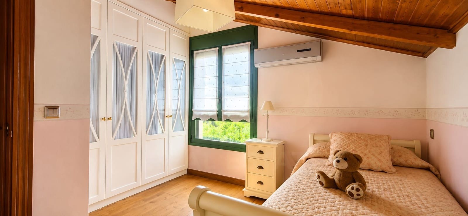 4 bedroom Townhouse for sale in Bareyo with pool garage - € 490,000 (Ref: 10008024)