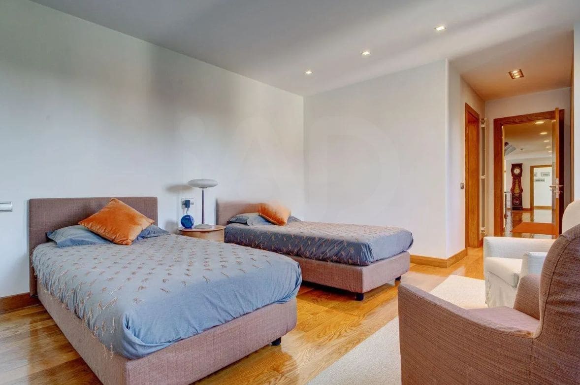 Chalet de 5 habitaciones en Arróniz en venta con piscina garaje - 2.100.000 € (Ref: 10008028)