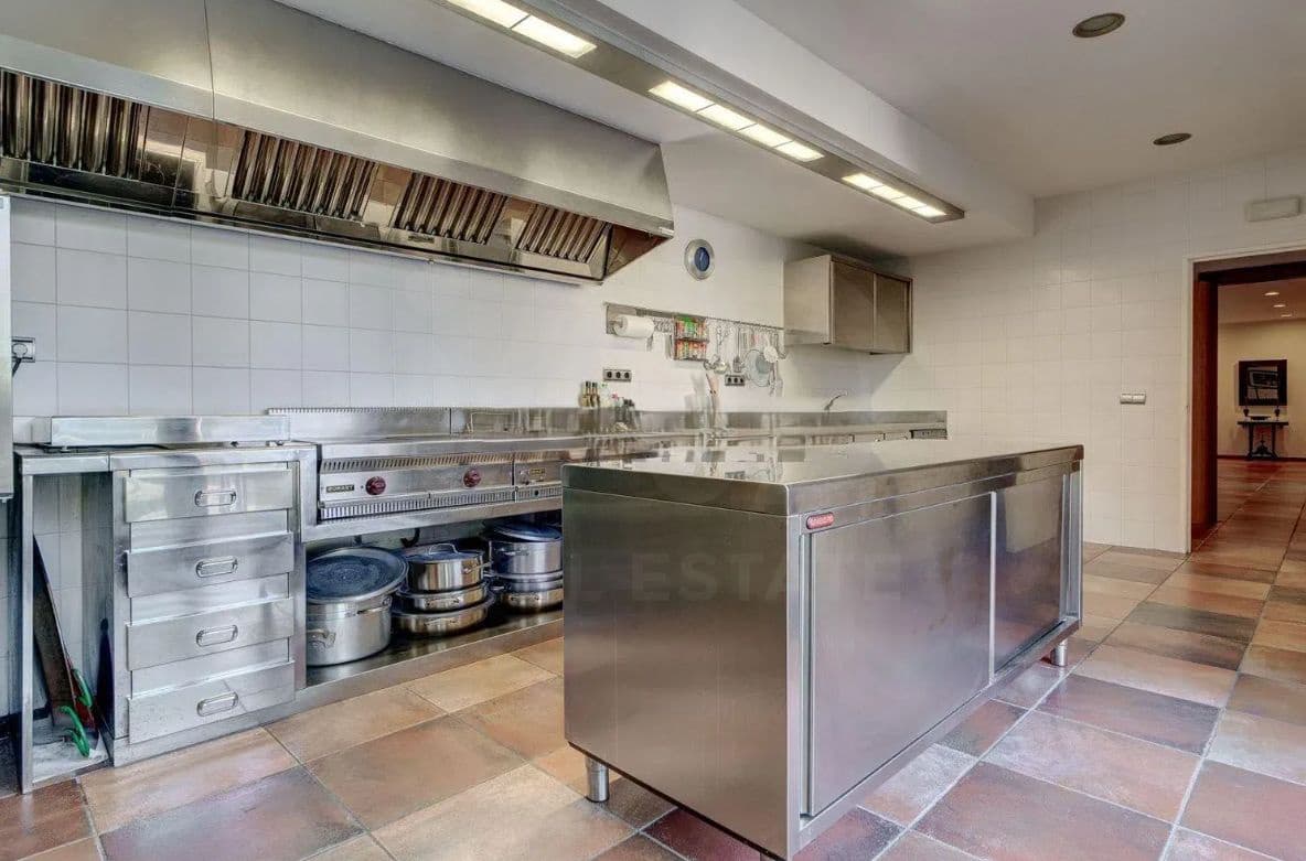 Chalet de 5 habitaciones en Arróniz en venta con piscina garaje - 2.100.000 € (Ref: 10008028)