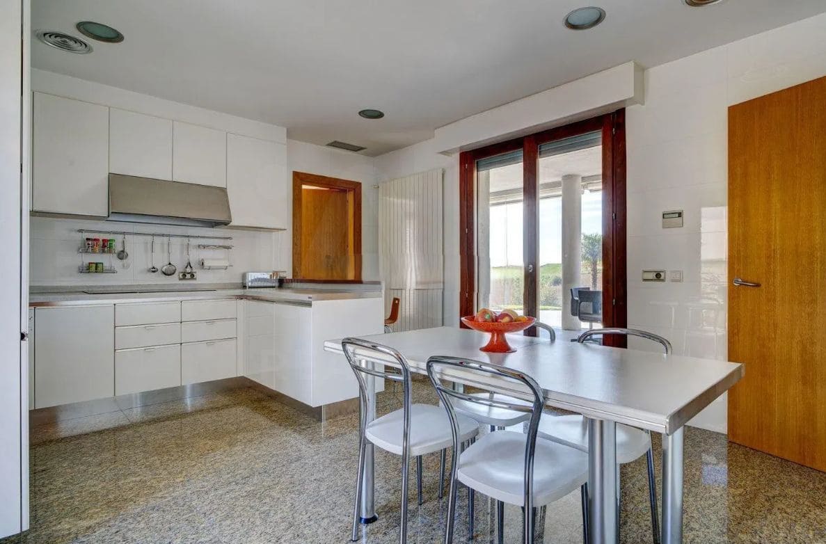 Chalet de 5 habitaciones en Arróniz en venta con piscina garaje - 2.100.000 € (Ref: 10008028)