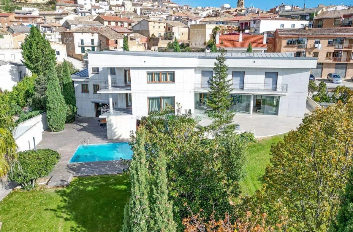 Chalet de 5 habitaciones en Arróniz en venta con piscina garaje - 2.100.000 € (Ref: 10008028)
