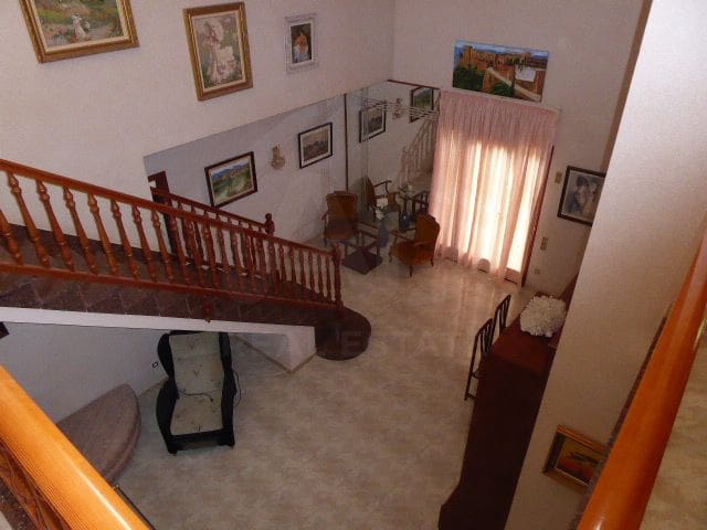 4 bedroom Townhouse for sale in Tortosa with garage - € 280,000 (Ref: 10008029)