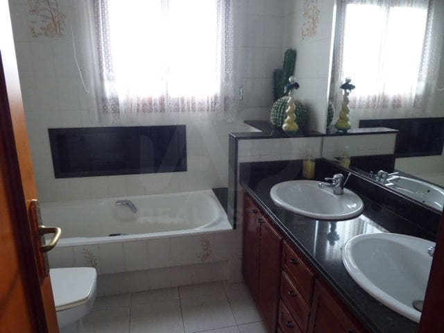4 bedroom Townhouse for sale in Tortosa with garage - € 280,000 (Ref: 10008029)