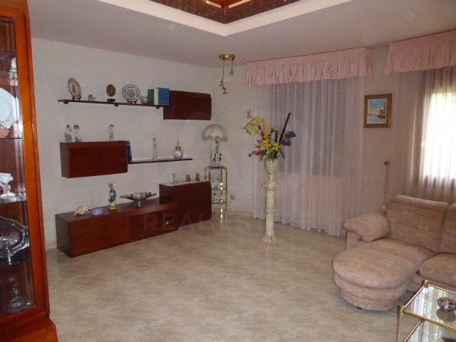 4 slaapkamer Huis te koop in Tortosa met garage - € 280.000 (Ref: 10008029)