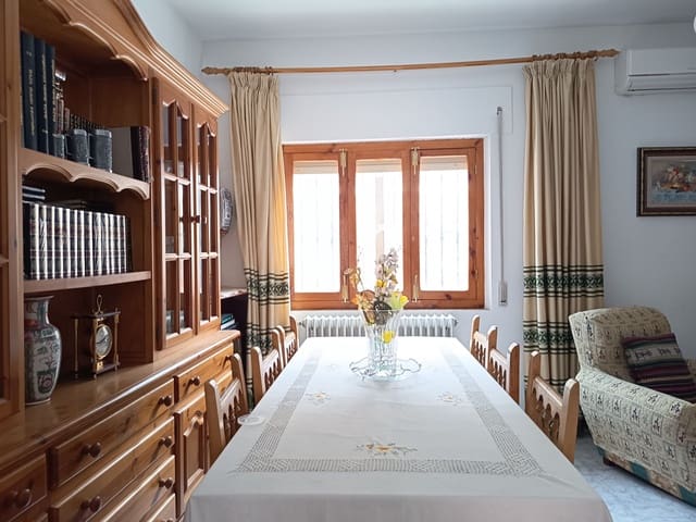 4 bedroom Townhouse for sale in Baza - € 105,000 (Ref: 10008176)